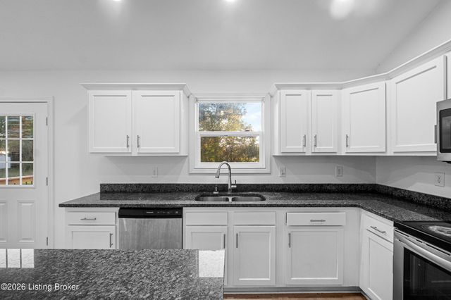 1492 S Logsdon Pkwy, Radcliff, KY 40160