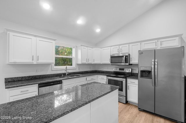 1492 S Logsdon Pkwy, Radcliff, KY 40160