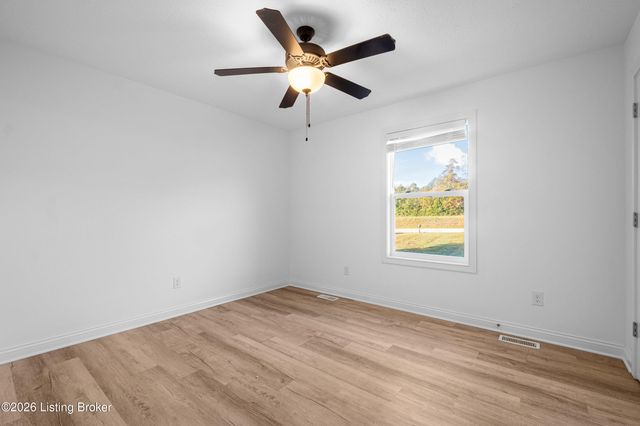 1492 S Logsdon Pkwy, Radcliff, KY 40160