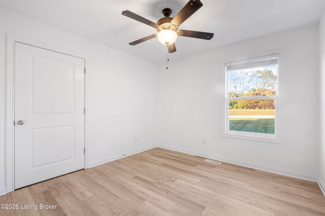1492 S Logsdon Pkwy, Radcliff, KY 40160