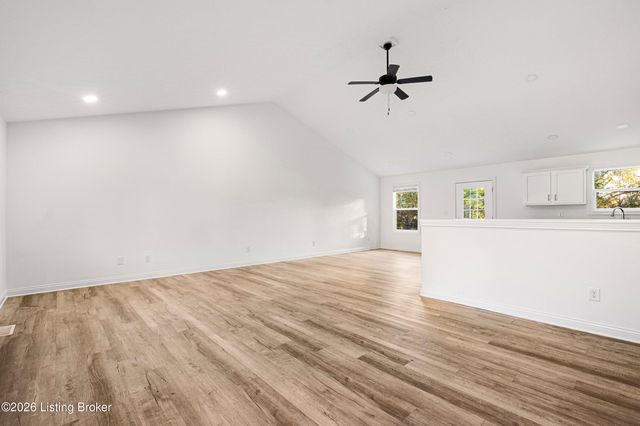 1492 S Logsdon Pkwy, Radcliff, KY 40160