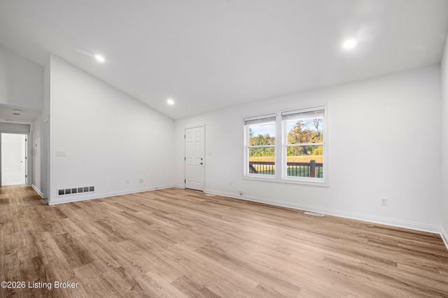1492 S Logsdon Pkwy, Radcliff, KY 40160