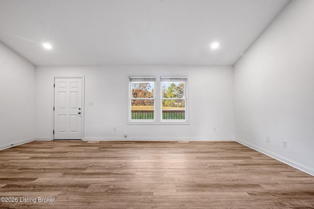 1492 S Logsdon Pkwy, Radcliff, KY 40160