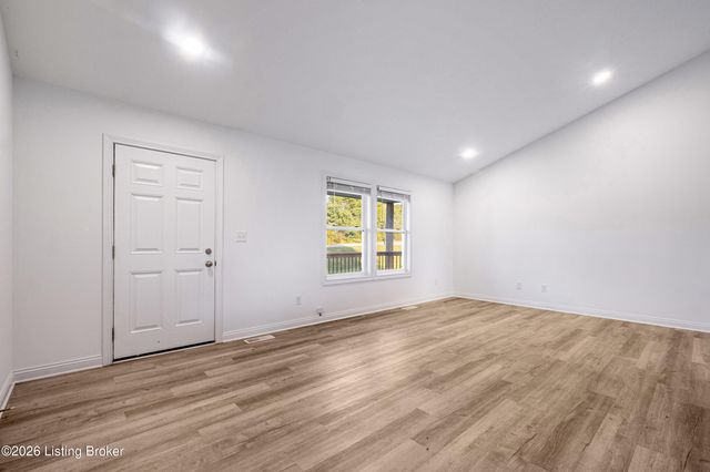 1492 S Logsdon Pkwy, Radcliff, KY 40160