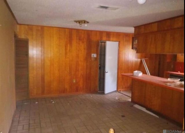 211 Lakecrest Ave, Baton Rouge, LA 70807