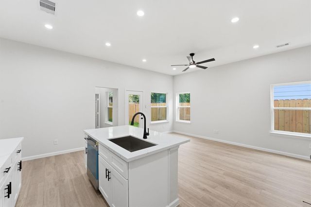 4354 Clover Street B, Houston, TX 77051