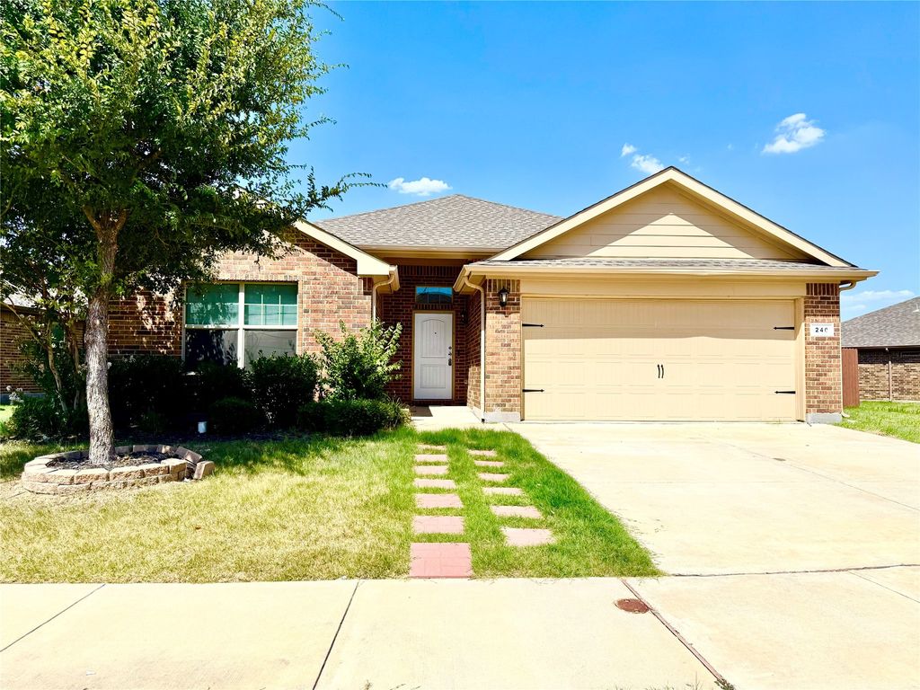 240 Crowfoot Drive, Fort Worth, TX 76131