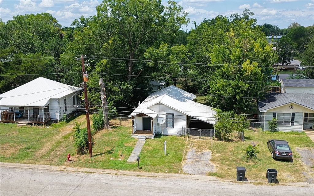102 North Temple Street, Caldwell, TX 77836 — exterior