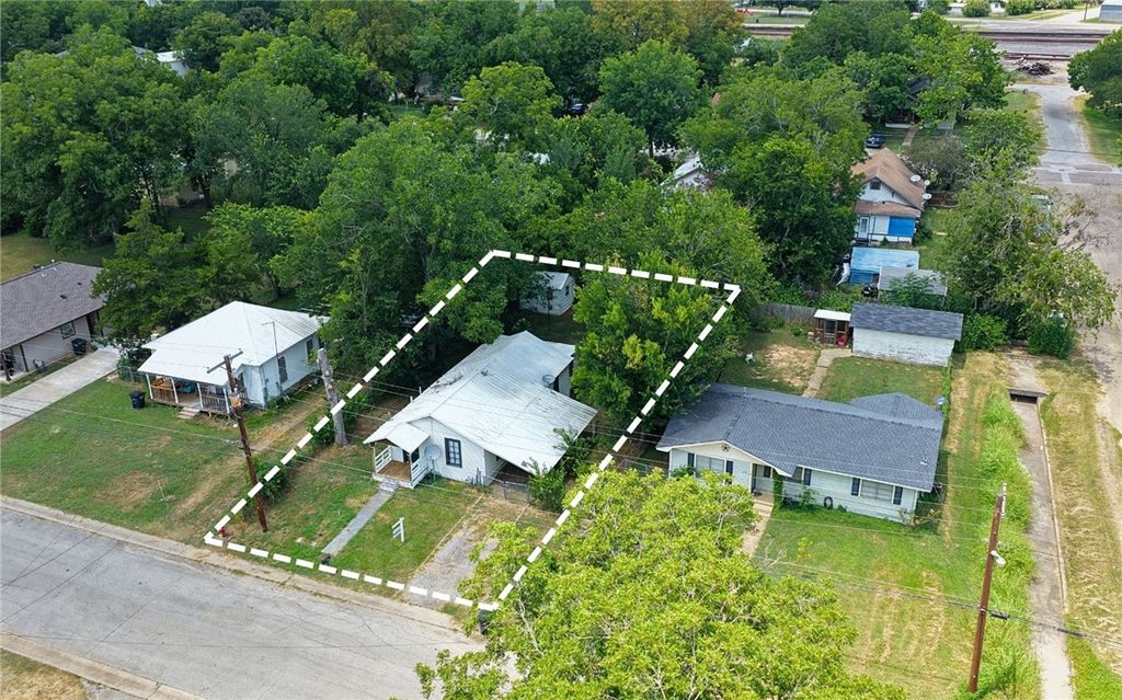 102 North Temple Street, Caldwell, TX 77836 — photo 2