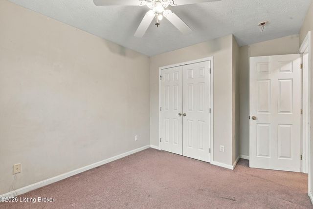 175 Lake Park Ct, Shepherdsville, KY 40165