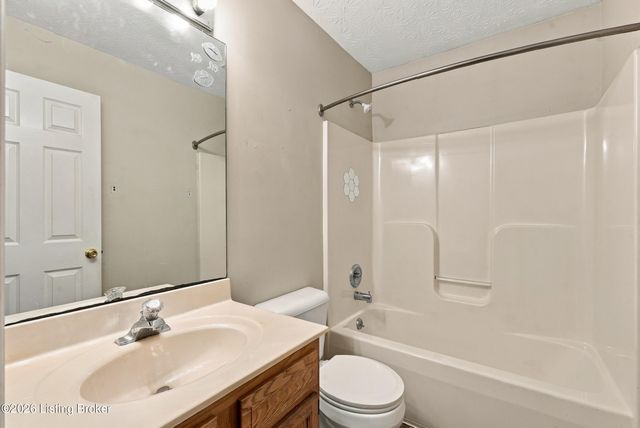 175 Lake Park Ct, Shepherdsville, KY 40165