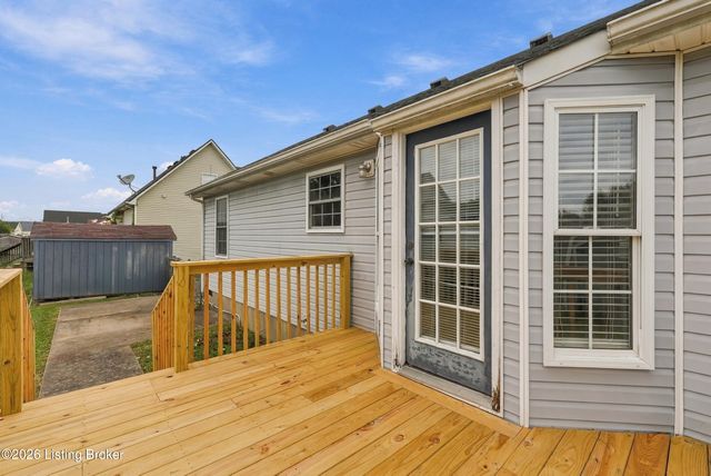 175 Lake Park Ct, Shepherdsville, KY 40165