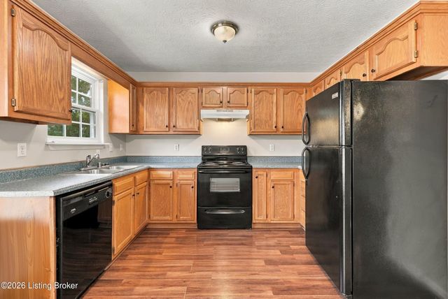 175 Lake Park Ct, Shepherdsville, KY 40165