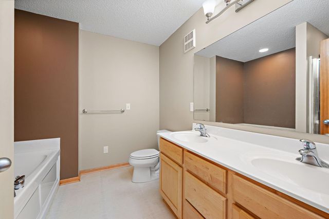 17594 Wiedman Way, Eden Prairie, MN 55347