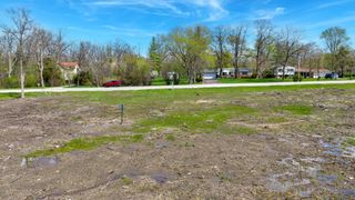315 & 335 N St. Mary's Road, Green Oaks, IL 60048
