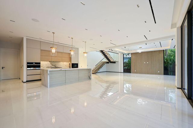 728 NE 17th Terrace, Fort Lauderdale, FL 33304