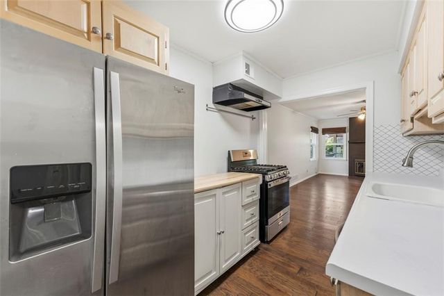 3005 W 50th Terrace, Westwood, KS 66205