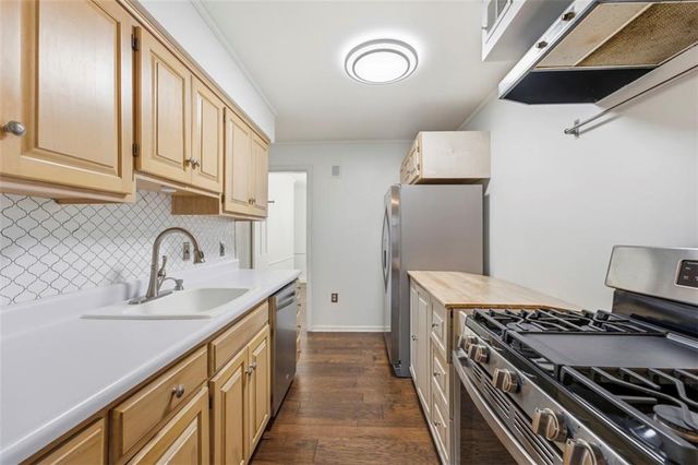 3005 W 50th Terrace, Westwood, KS 66205