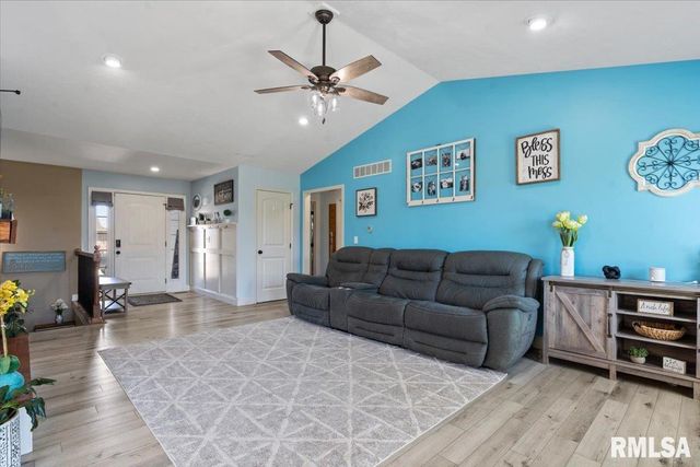 612 Jetty Drive, Chatham, IL 62629