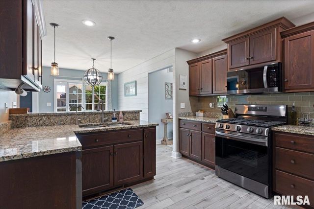 612 Jetty Drive, Chatham, IL 62629