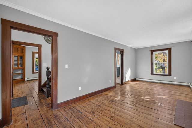 6 Glen Ave, Upton, MA 01568