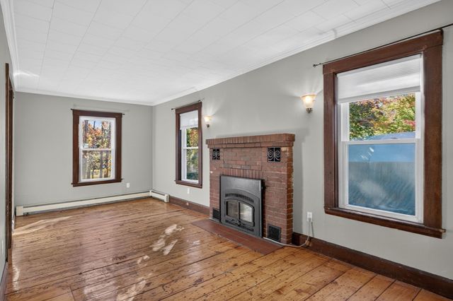 6 Glen Ave, Upton, MA 01568