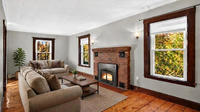 6 Glen Ave, Upton, MA 01568