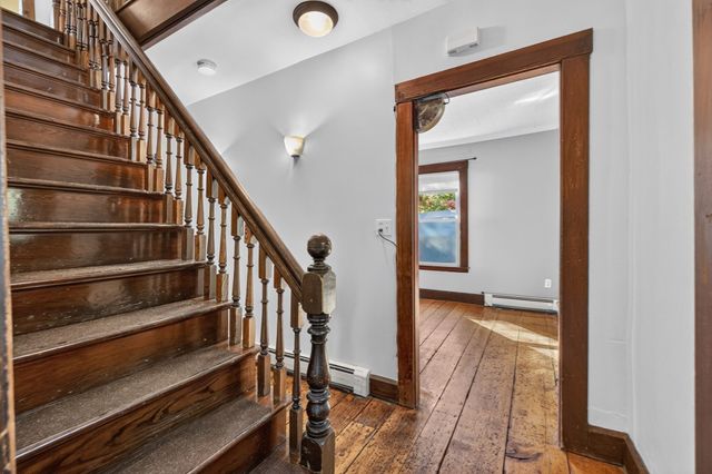 6 Glen Ave, Upton, MA 01568