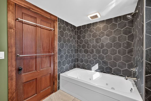 6 Glen Ave, Upton, MA 01568