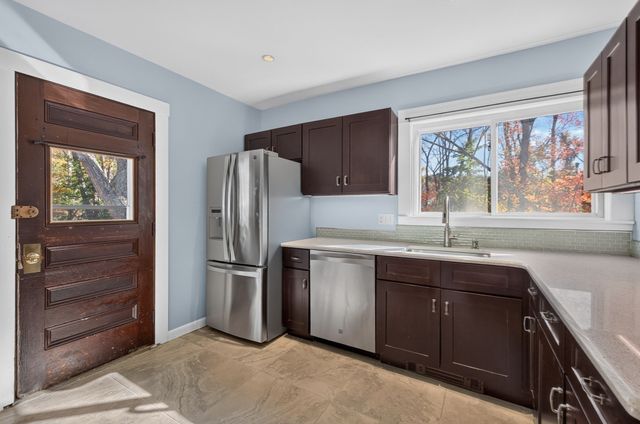 6 Glen Ave, Upton, MA 01568