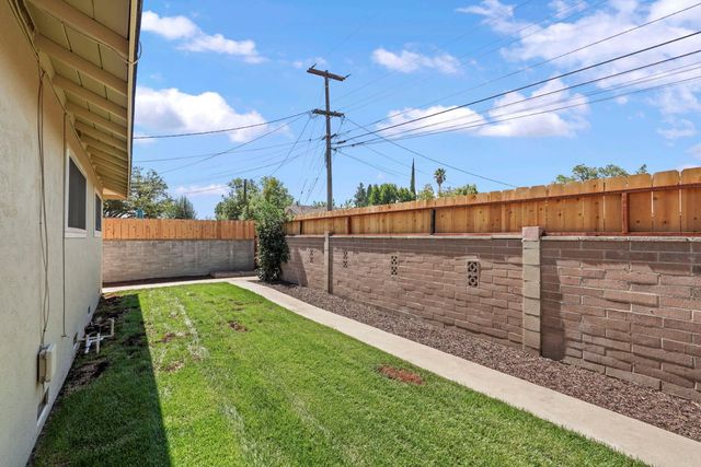 2205 College Ave, Modesto, CA 95350