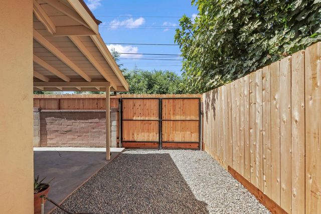 2205 College Ave, Modesto, CA 95350