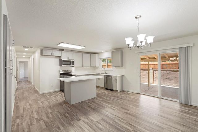 2205 College Ave, Modesto, CA 95350