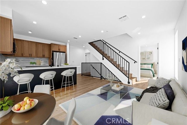 1342 Kingsley 1, Los Angeles, CA 90027