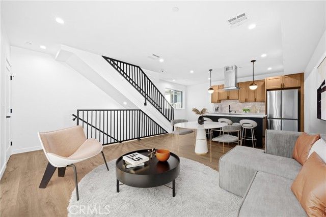 1342 Kingsley 1, Los Angeles, CA 90027