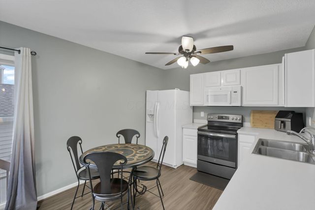 201 Autumn Ridge Circle, Pickerington, OH 43147