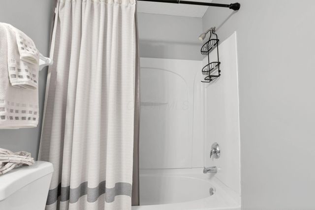 201 Autumn Ridge Circle, Pickerington, OH 43147