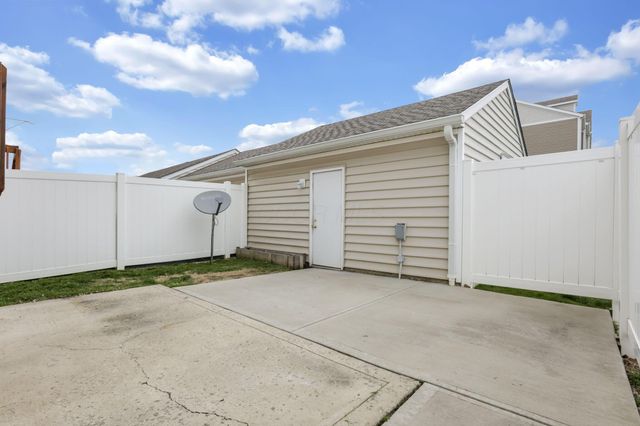 201 Autumn Ridge Circle, Pickerington, OH 43147