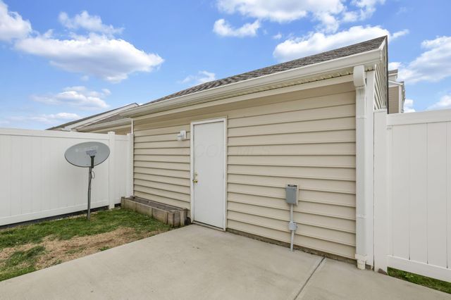 201 Autumn Ridge Circle, Pickerington, OH 43147