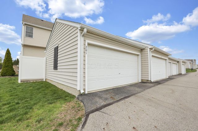 201 Autumn Ridge Circle, Pickerington, OH 43147