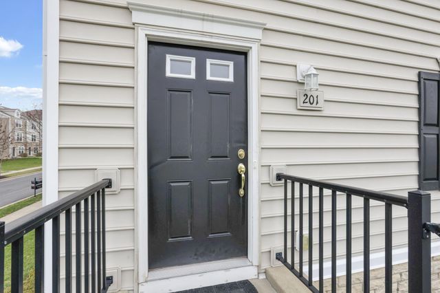 201 Autumn Ridge Circle, Pickerington, OH 43147