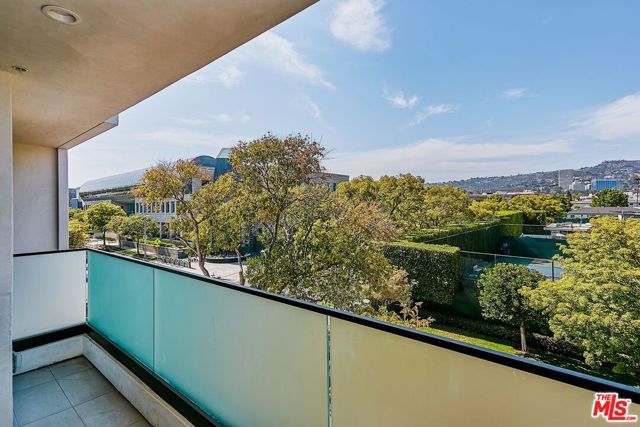 328 N Maple Drive 103, Beverly Hills, CA 90210