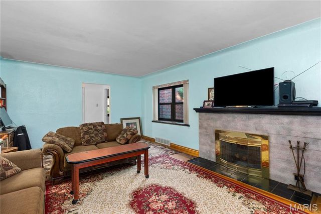 701 Garlyn Court, St Louis, MO 63123