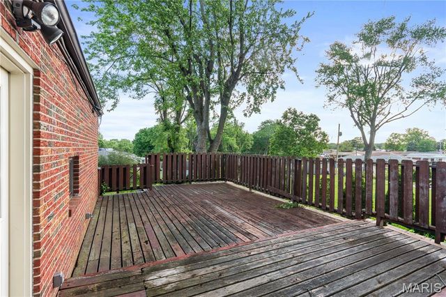 701 Garlyn Court, St Louis, MO 63123