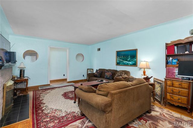 701 Garlyn Court, St Louis, MO 63123