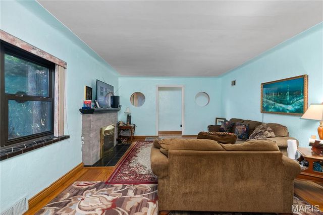 701 Garlyn Court, St Louis, MO 63123