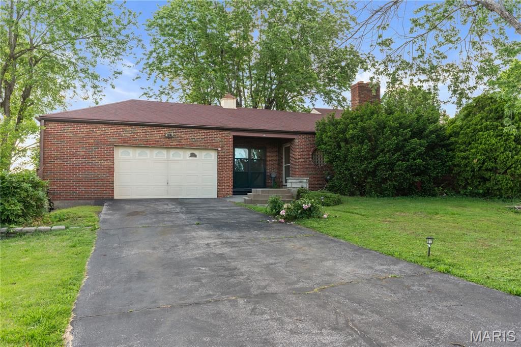 701 Garlyn Court, St Louis, MO 63123