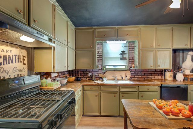 1010 N Main, Winnsboro, TX 75494