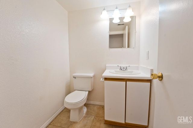 6513 Pine View Drive, Bakersfield, CA 93307