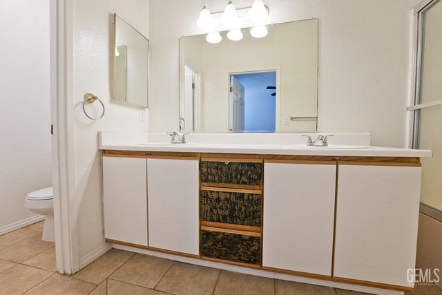 6513 Pine View Drive, Bakersfield, CA 93307